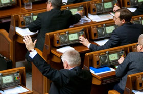 Парламент поновив роботу. У регіоналів і комуністів не вистачило голосів без кнопкодавства Парламент поновив роботу. У регіоналів і комуністів не вистачило голосів без кнопкодавства