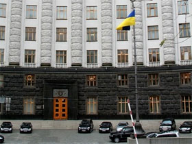 Чиновників пересадять з «мерседесів» у вітчизняні автомобілі?