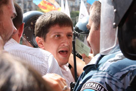 Чергова PR-компанія? Керівництво МВС попросило громадян активніше повідомляти про порушення з боку міліціонерів Чергова PR-компанія? Керівництво МВС попросило громадян активніше повідомляти про порушення з боку міліціонерів