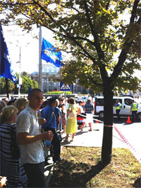 В Донецьку, на зустріч з Януковичем, журналістів допускають тільки з паспортом і не всіх В Донецьку, на зустріч з Януковичем, журналістів допускають тільки з паспортом і не всіх