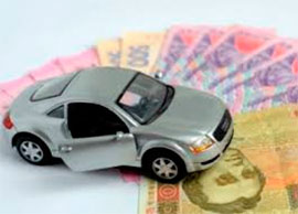 Продажі нових автомобілів в Україні впали вдвічі