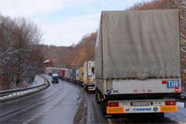 Росія повністю зупинила український транзит вантажних автоперевезень Росія повністю зупинила український транзит вантажних автоперевезень