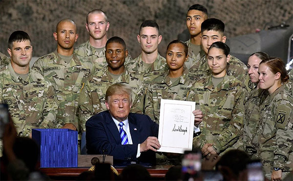 Трамп підписав закон про оборонний бюджет імені Маккейна, який передбачає $250 млн Україні Трамп підписав закон про оборонний бюджет імені Маккейна, який передбачає $250 млн Україні