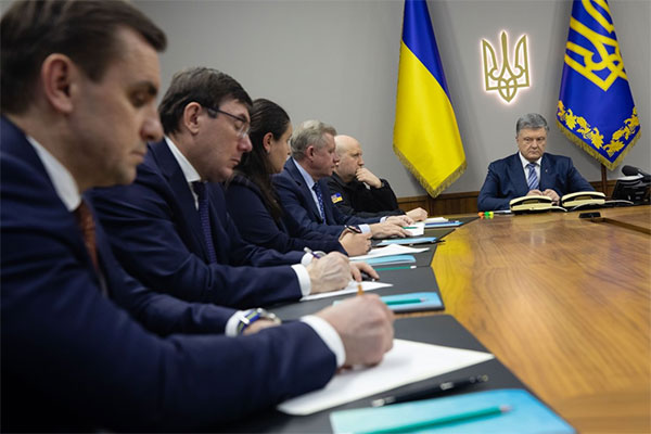 Президент Порошенко на РНБО дав завдання: не допустити паніки і забезпечити стабільність валютного ринку
