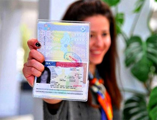 Держдеп США пояснив, як на отримання американської візи впливатимуть сторінки у соцмережах Держдеп США пояснив, як на отримання американської візи впливатимуть сторінки у соцмережах