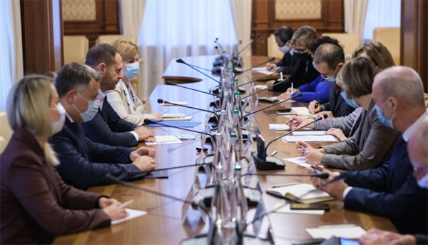На Банковій не виключають зовнішнього втручання в ситуацію навколо КСУ