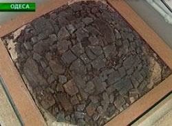 За чотири з половиною тисячі років дерев’яний пристрій став схожим на купку вуглинок За чотири з половиною тисячі років дерев’яний пристрій став схожим на купку вуглинок