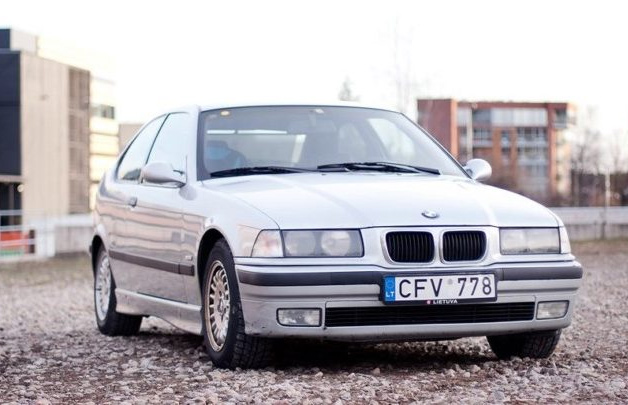 Литва зробила офіційну заяву щодо нерозмитнених авто в Україні