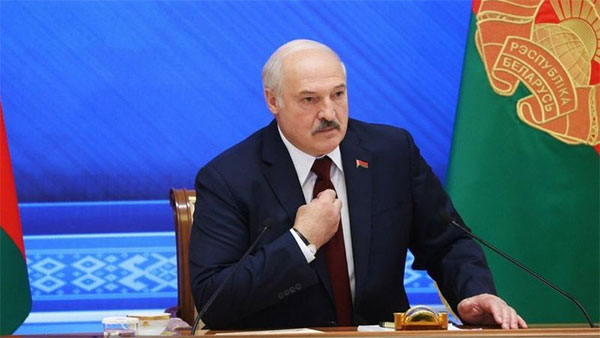 Лукашенко обіцяє “переступити кордон”, щоб зробити Україну українською