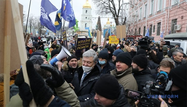 Порошенко прибув до суду для обрання запобіжного заходу