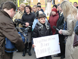 Вікторія Санжарівець на суді заявила, що обмовити себе її змусив підполковник міліції Олександр Власенко