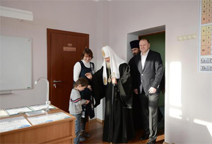 Дитина ще не знає, що бородатий дядько прийшов вкрасти її мізки